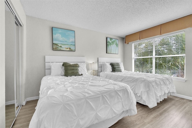 6337 Parc Corniche Dr Unit 2312, Orlando, FL 32821 - bedroom with light wood-style floors and a textured ceiling