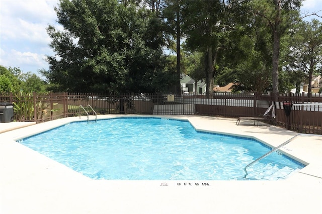5165 Mystic Point Ct, Orlando, FL 32812 - community pool with a patio