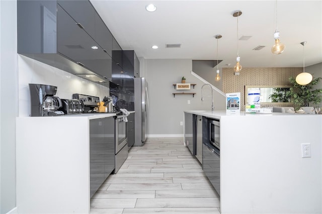 4414 Le Reve Ct, Kissimmee, FL 34746 - kitchen featuring modern cabinets, stainless steel appliances, baseboards, recessed lighting, and light countertops