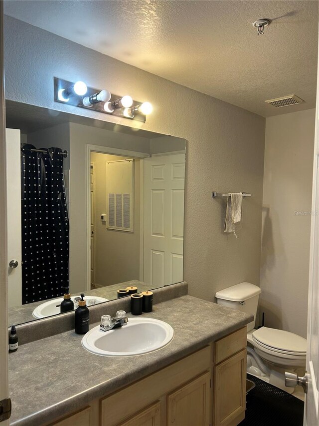 3417 Westchester Square Blvd Unit 202, Orlando, FL 32835 - full bath featuring a textured ceiling, toilet, vanity, a textured wall, and a shower with shower curtain