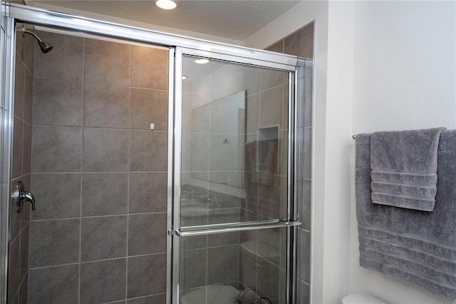 13452 Sagestone Dr, Winter Garden, FL 34787 - bathroom featuring tiled shower, toilet, and recessed lighting