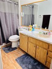 1422 Spalding Rd, Winter Springs, FL 32708 - full bath with double vanity, toilet, and a shower with curtain