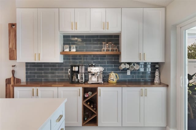 719 Stevelynn Cir, Winter Garden, FL 34787 - bar area featuring decorative backsplash