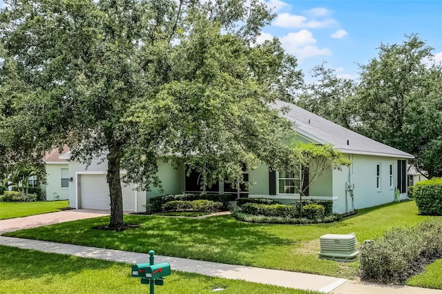 1124 Hidden Blf, Clermont, FL 34711 - view of front of property featuring driveway, stucco siding, and a front yard