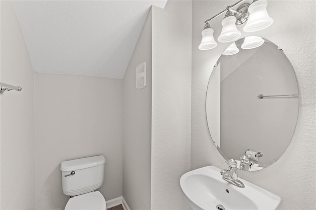7715 Anselmo Ln, Windermere, FL 34786 - half bathroom featuring a sink, toilet, and lofted ceiling