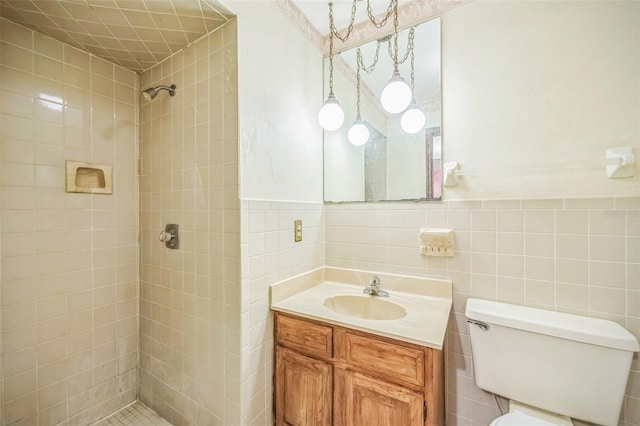 1601 Randolph St, Deltona, FL 32725 - full bathroom featuring tiled shower, vanity, toilet, and tile walls