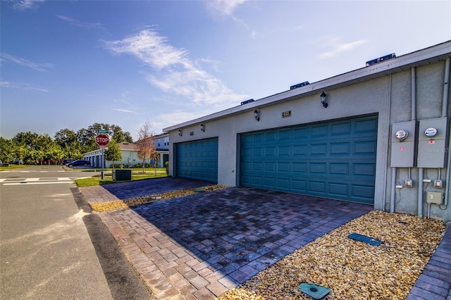 625 Dogfish Ln, Debary, FL 32713 - garage with driveway