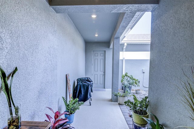 625 Dogfish Ln, Debary, FL 32713 - doorway to property featuring stucco siding