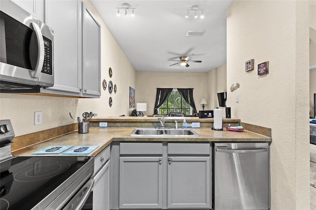 110 Watling Way Unit 25204, Davenport, FL 33837 - kitchen featuring stainless steel appliances, a sink, a ceiling fan, a peninsula, and gray cabinets