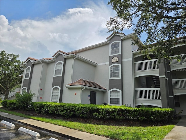 13917 Fairway Island Dr Unit 931, Orlando, FL 32837 - view of front of house featuring stucco siding and uncovered parking
