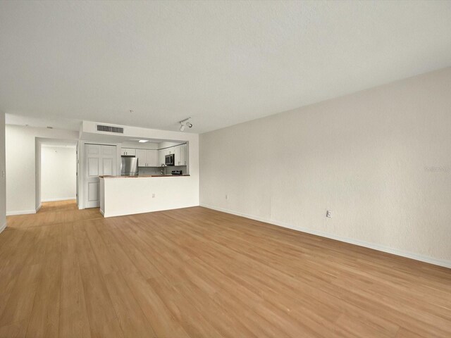 13917 Fairway Island Dr Unit 931, Orlando, FL 32837 - unfurnished living room featuring light wood-type flooring and baseboards