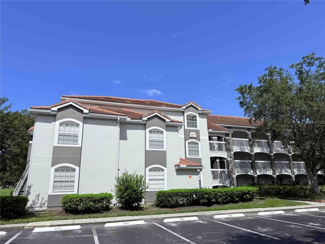 13917 Fairway Island Dr Unit 931, Orlando, FL 32837 - view of building exterior featuring uncovered parking