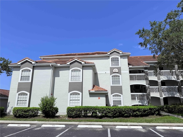 13917 Fairway Island Dr Unit 931, Orlando, FL 32837 - view of building exterior with uncovered parking