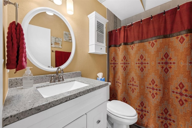 752 Howland Ln Unit 114, Altamonte Springs, FL 32701 - full bath featuring vanity, toilet, and a shower with curtain