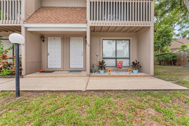752 Howland Ln Unit 114, Altamonte Springs, FL 32701 - doorway to property featuring roof with shingles and a balcony