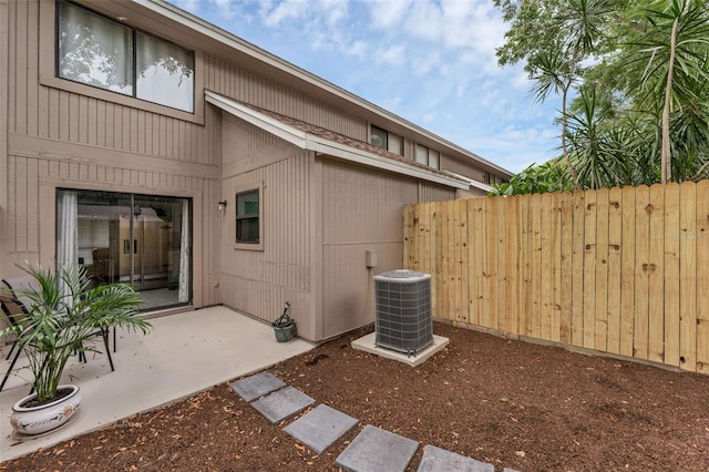 752 Howland Ln Unit 114, Altamonte Springs, FL 32701 - rear view of house with a patio