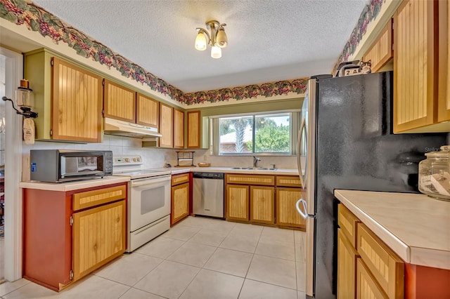 1115 Lake Francis Dr, Apopka, FL 32712 - kitchen featuring stainless steel appliances, under cabinet range hood, a sink, light countertops, and a textured ceiling