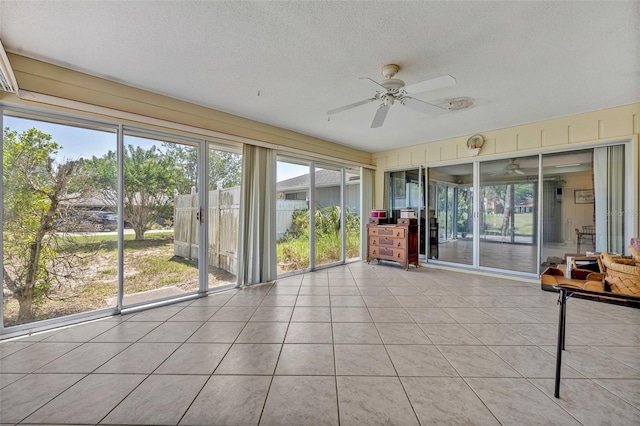 1115 Lake Francis Dr, Apopka, FL 32712 - unfurnished sunroom featuring a ceiling fan