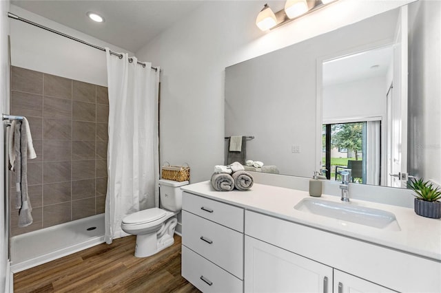 52 W Harding St Unit A, Orlando, FL 32806 - bathroom with toilet, vanity, a tile shower, wood finished floors, and recessed lighting