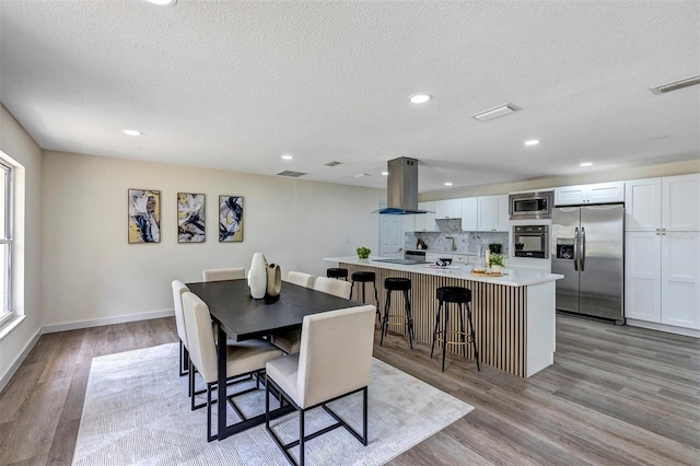 822 Glen Arden Way, Altamonte Springs, FL 32701 - dining space with light wood finished floors, a textured ceiling, baseboards, and recessed lighting
