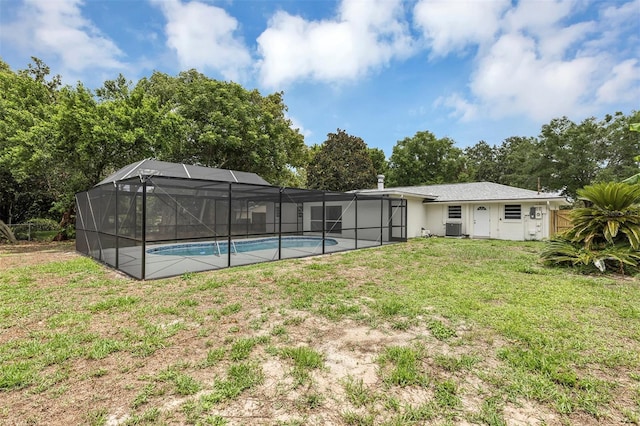 822 Glen Arden Way, Altamonte Springs, FL 32701 - rear view of house featuring an outdoor pool, a yard, glass enclosure, and stucco siding