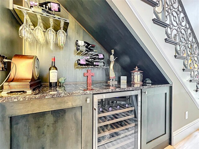 16246 Ravenna Ct, Montverde, FL 34756 - indoor dry bar featuring wine cooler and vaulted ceiling