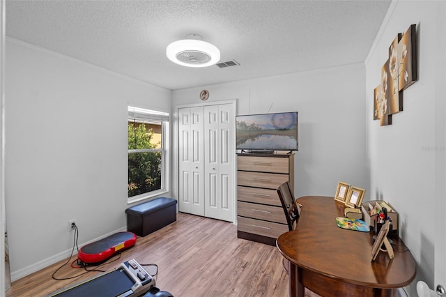 404 Obo Dr, Davenport, FL 33896 - office space with a textured ceiling and light wood-style flooring
