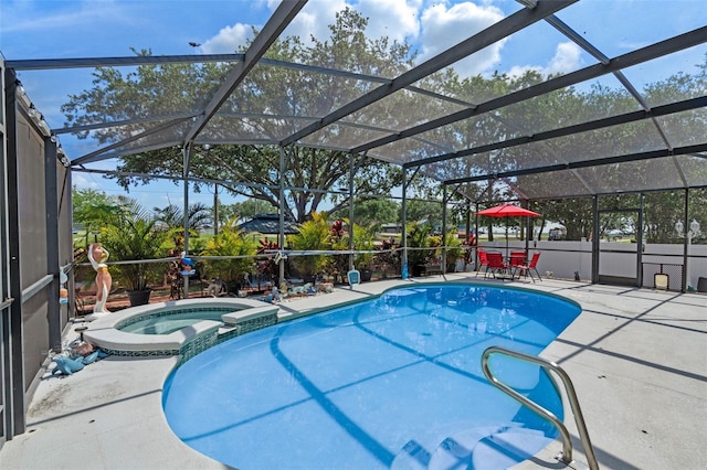 404 Obo Dr, Davenport, FL 33896 - view of swimming pool with a patio area, a pool with connected hot tub, and glass enclosure