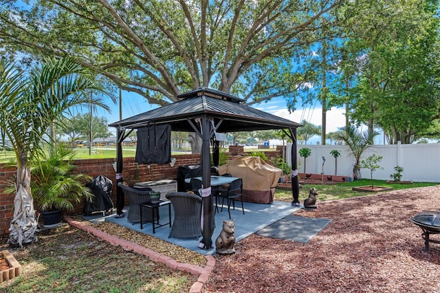 404 Obo Dr, Davenport, FL 33896 - fenced backyard with a gazebo and a patio area