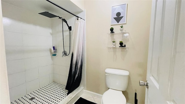 full bath featuring a shower stall, toilet, and baseboards