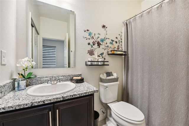 2215 Upland Ln, Apopka, FL 32712 - bathroom featuring vanity and curtained shower