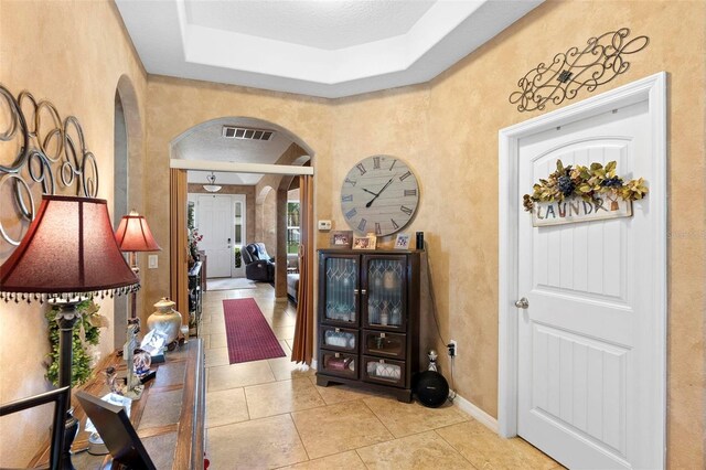 3551 Statham Dr, Apopka, FL 32712 - entrance foyer featuring arched walkways, light tile patterned floors, and baseboards