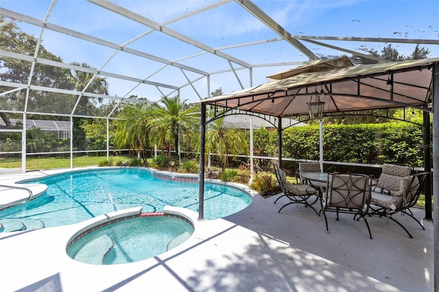 718 Glen Eagle Dr, Winter Springs, FL 32708 - view of swimming pool featuring a pool with connected hot tub, a patio, and outdoor dining area