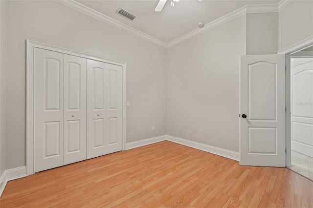 1542 Islay Ct, Apopka, FL 32712 - unfurnished bedroom with light wood finished floors, crown molding, baseboards, a closet, and a ceiling fan