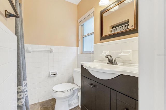 676 Dunblane Dr, Winter Park, FL 32792 - full bathroom featuring tile walls, toilet, vanity, and a wainscoted wall