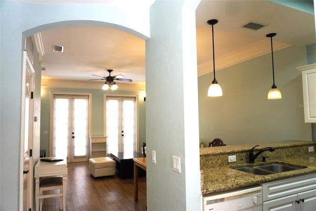1320 NW 3rd Ave Unit 238, Gainesville, FL 32603 - kitchen featuring a sink, arched walkways, dishwasher, and a ceiling fan
