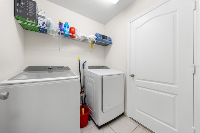 236 Miles Ct, Davenport, FL 33837 - laundry room featuring washing machine and clothes dryer and light tile patterned floors