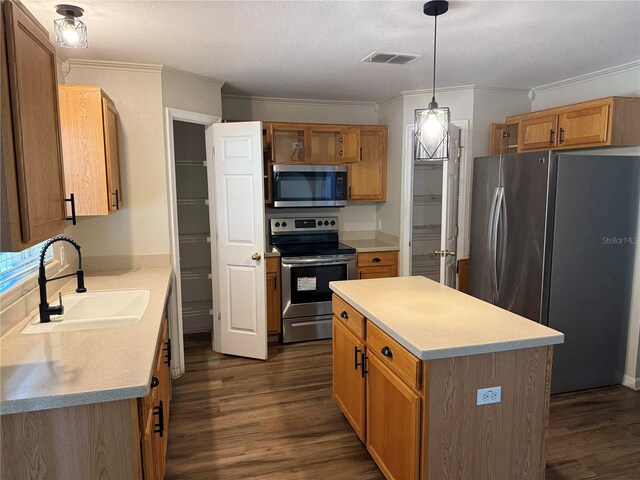 436 Hammerstone Ave, Haines City, FL 33844 - kitchen featuring appliances with stainless steel finishes, a sink, dark wood-style floors, ornamental molding, and light countertops
