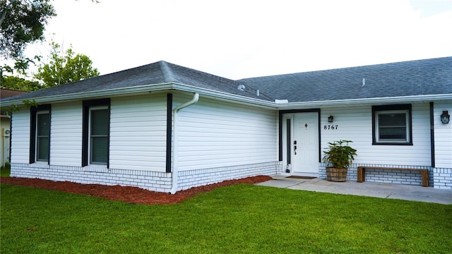 8767 Grandee Dr, Orlando, FL 32829 - ranch-style home featuring a front yard and a shingled roof