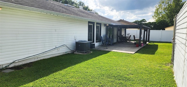 8767 Grandee Dr, Orlando, FL 32829 - fenced backyard featuring a patio area