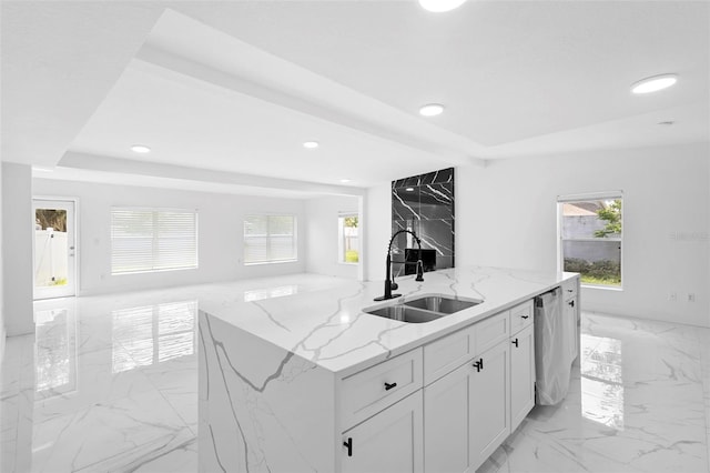 1511 E Horatio Ave, Maitland, FL 32751 - kitchen with a sink, light marble finish floors, recessed lighting, an island with sink, and a raised ceiling
