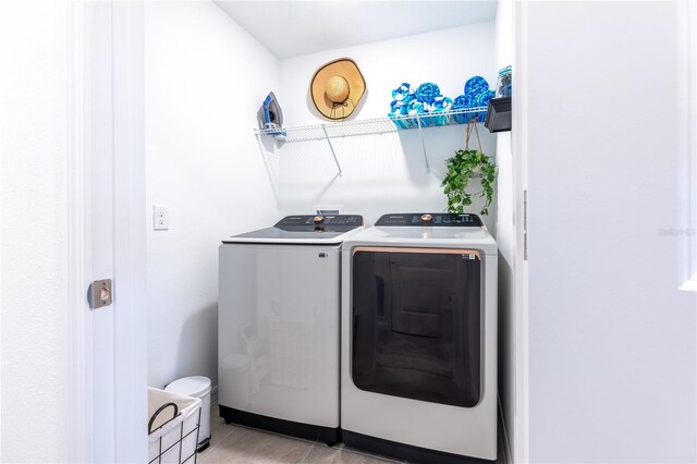 665 Longboat Dr, Davenport, FL 33896 - laundry room featuring independent washer and dryer