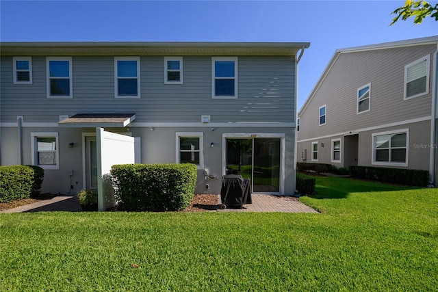 978 E 10th St, Apopka, FL 32703 - rear view of property with a lawn and stucco siding