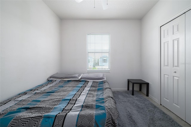 978 E 10th St, Apopka, FL 32703 - carpeted bedroom with a closet and ceiling fan