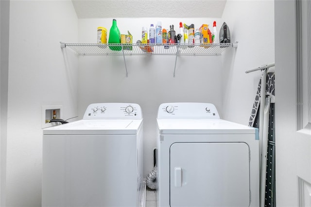 978 E 10th St, Apopka, FL 32703 - washroom with washer and dryer