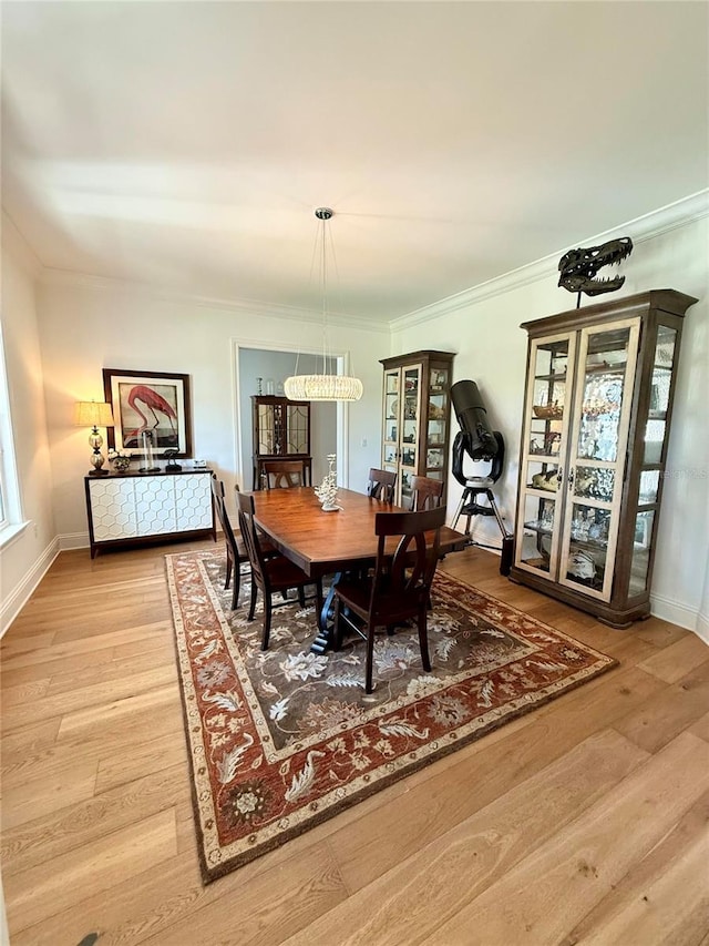 4309 W Beachway Dr, Tampa, FL 33609 - dining room with hardwood / wood-style flooring, baseboards, crown molding, and a chandelier