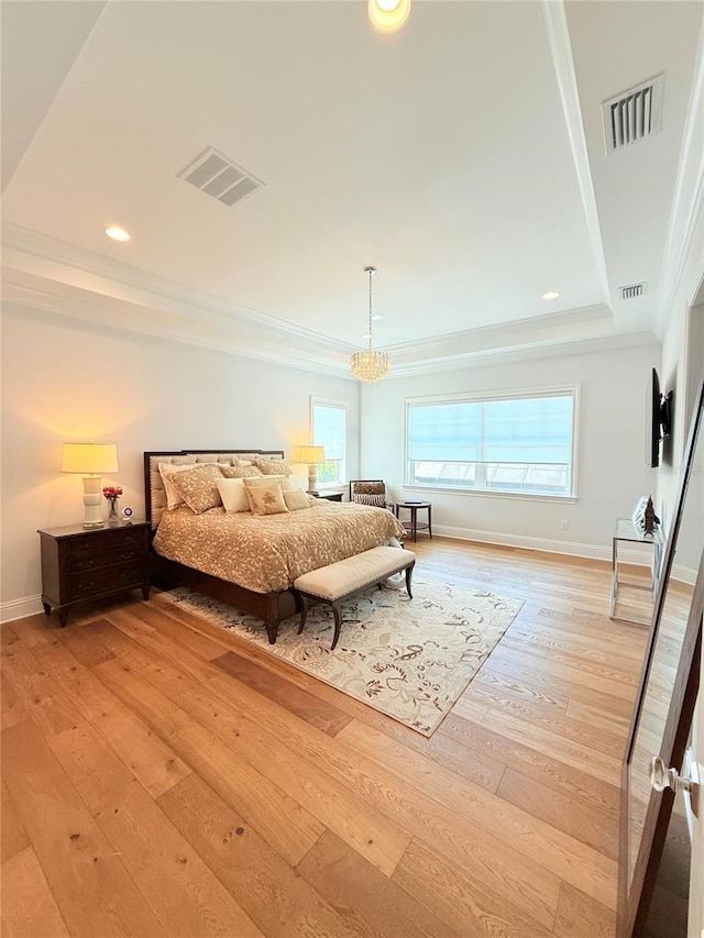 4309 W Beachway Dr, Tampa, FL 33609 - bedroom featuring ornamental molding, light wood-type flooring, multiple windows, baseboards, and recessed lighting