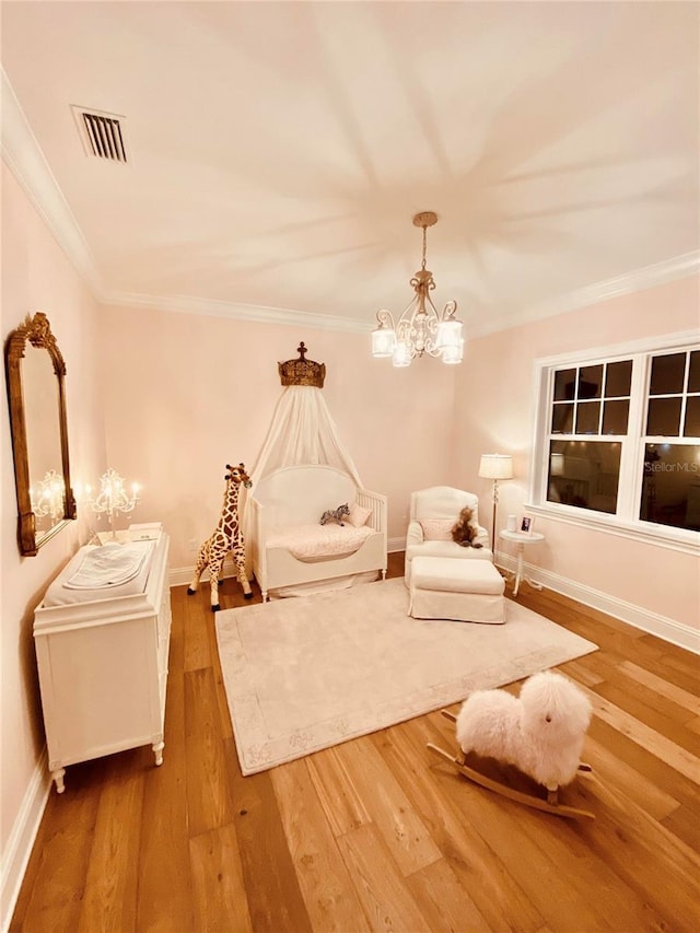 4309 W Beachway Dr, Tampa, FL 33609 - living area with a chandelier, wood finished floors, baseboards, and ornamental molding