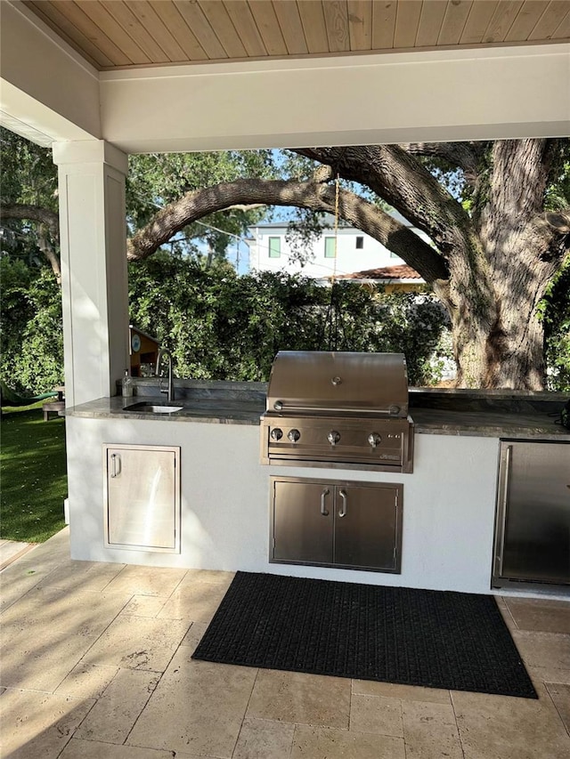4309 W Beachway Dr, Tampa, FL 33609 - view of patio / terrace featuring a sink