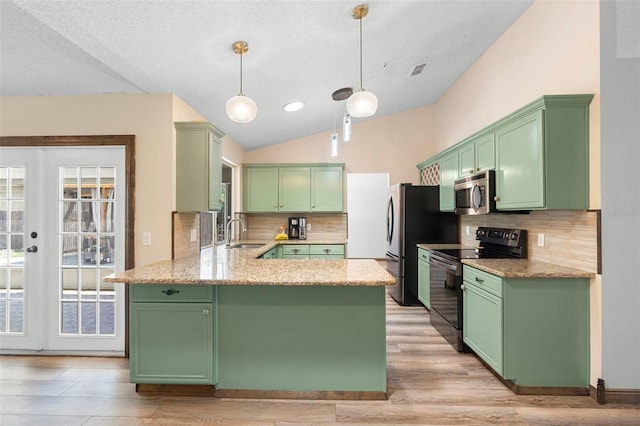 6906 Sawmill Blvd, Ocoee, FL 34761 - kitchen featuring black range with electric stovetop, green cabinetry, a sink, vaulted ceiling, and a textured ceiling